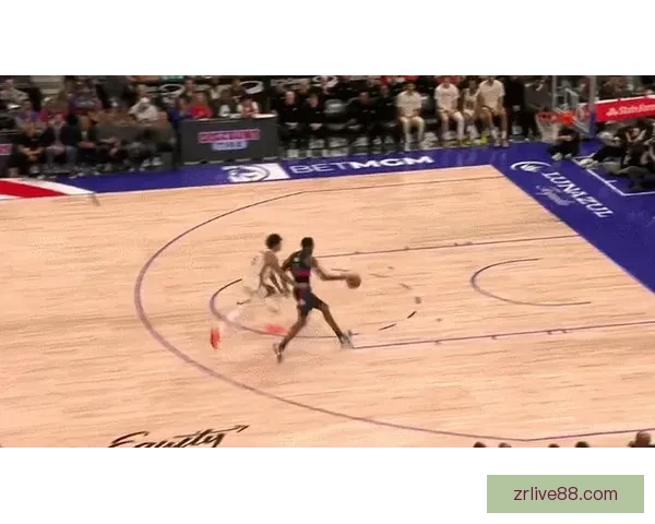 勇士25次失误惨败活塞追梦零分意外撞到女球迷波尔津吉斯伤退得5分