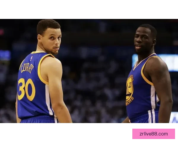 勇士官方：库里完成全队对抗训练 本周末将进行伤情重新评估